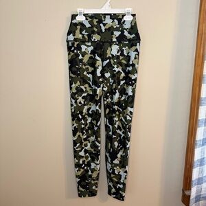 CARBON38 Green Camo 7/8 Leggings 23” S